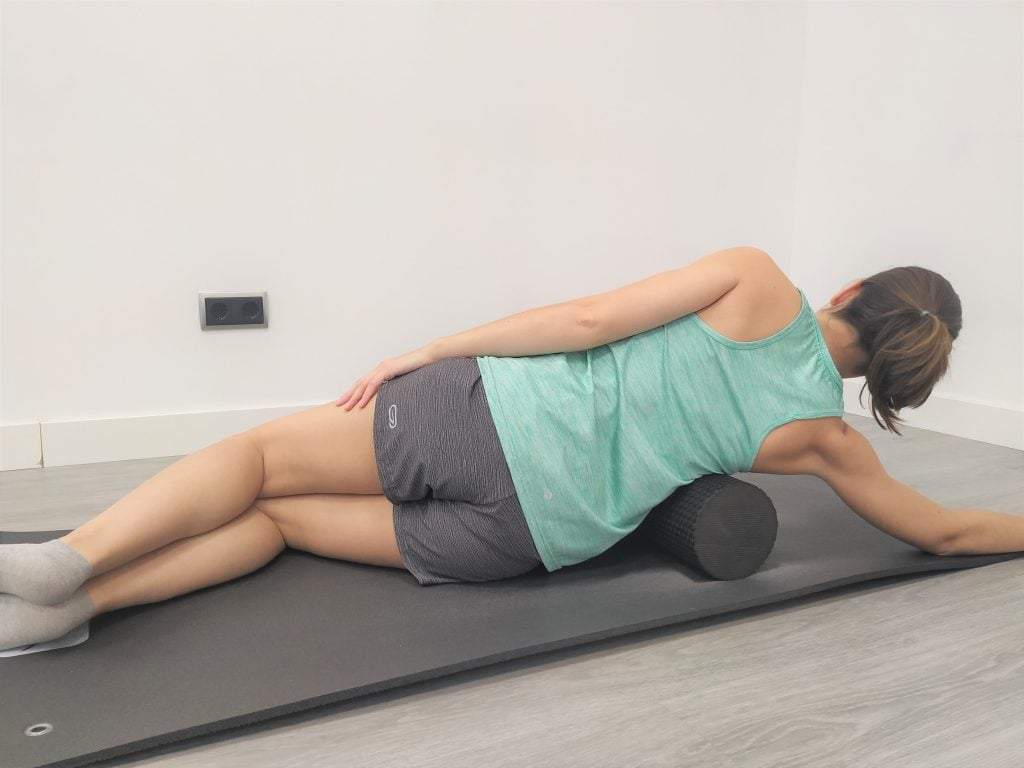 Ejercicios de auto masaje con foam roller: dorsal ancho